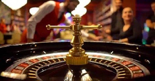 Pengguna membaca kabar situs secara mobile